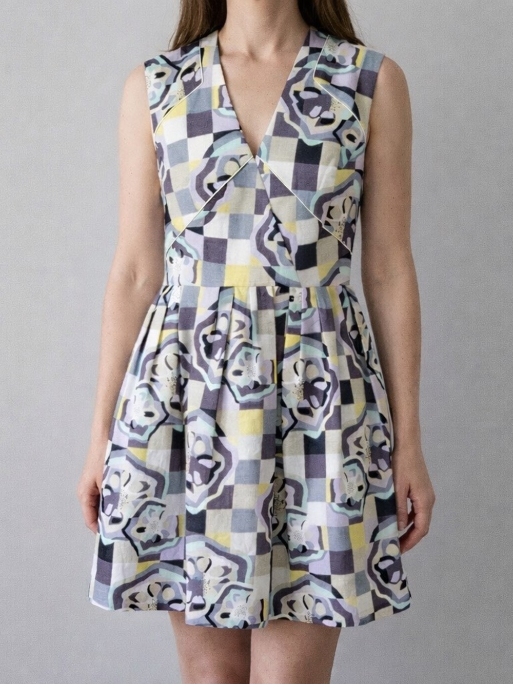 Raoul Mosaic Floral V-Neck Dress NWT Size 8 (Fits like a 6) Pockets